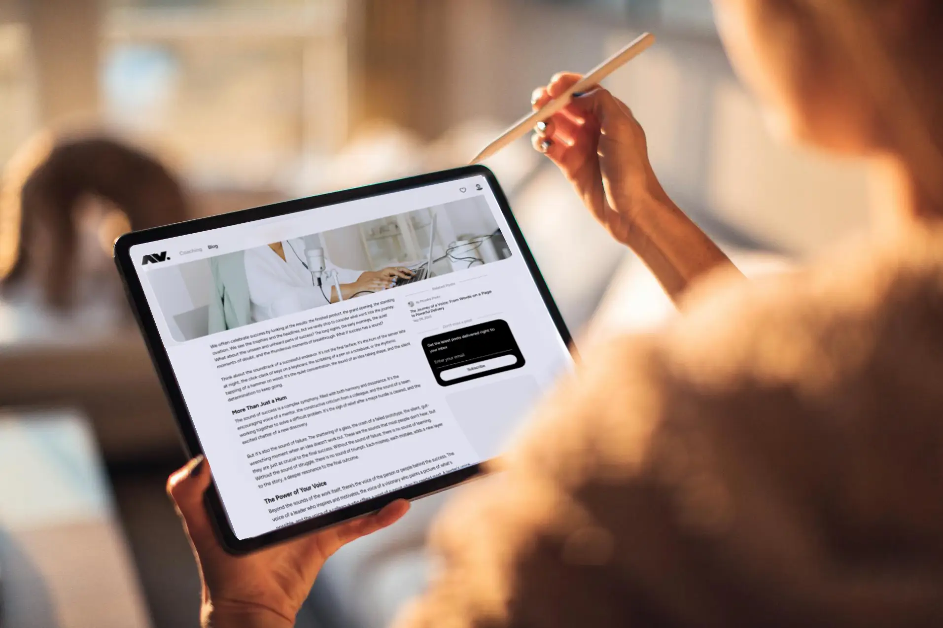Person reading a web article